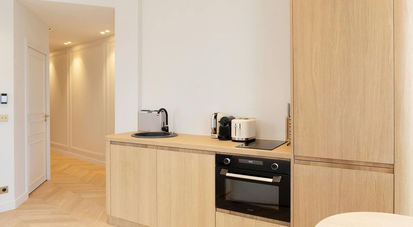 Photo of French Muse