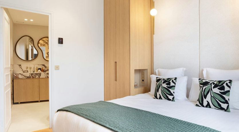 Photo of French Muse