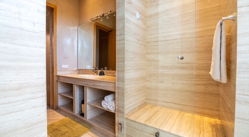 Photo of Oasis & Amber