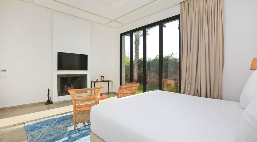 Photo of Oasis & Amber