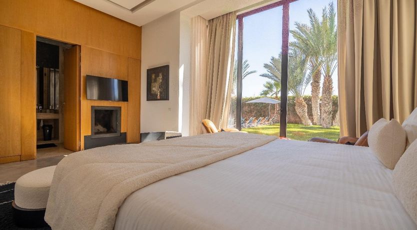 Photo of Oasis & Amber