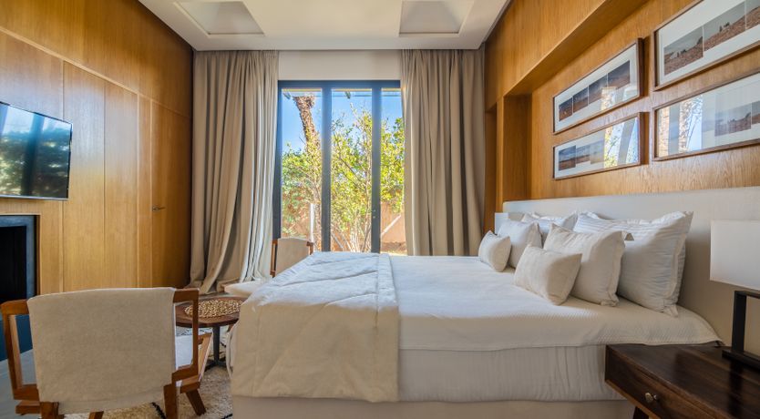 Photo of Oasis & Amber