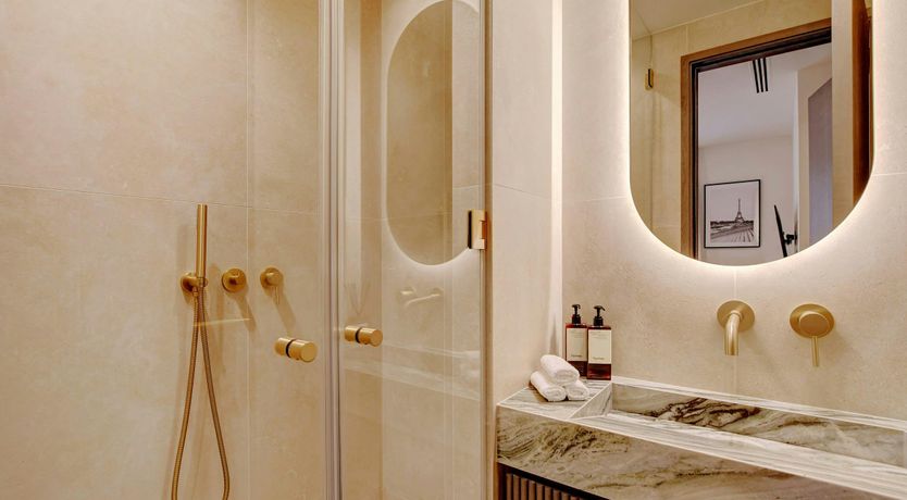 Photo of The Elegant Jewel