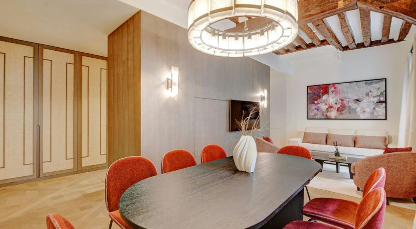 Photo of The Elegant Jewel