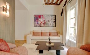 Photo of The Elegant Jewel