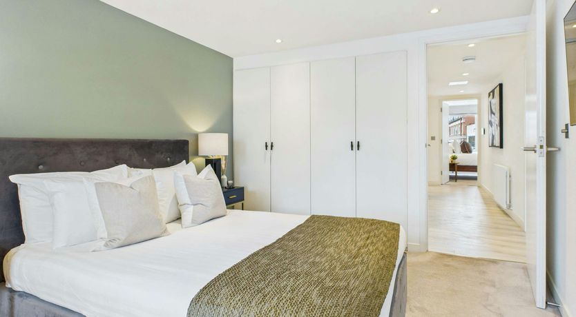 Photo of The Thames Side