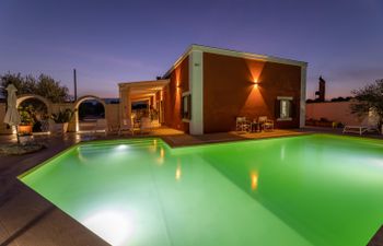 Sunset Sky Holiday Home