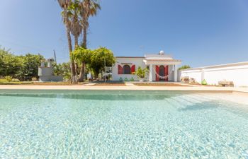 A Sunny Stay Holiday Home