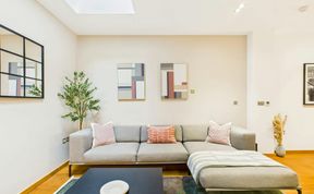 Photo of Market and Canal