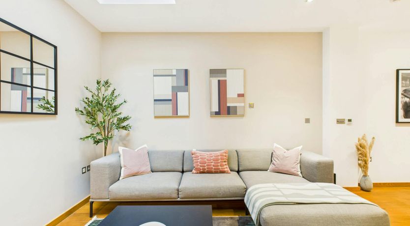 Photo of Market and Canal