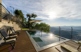 Photo of the-lake-vista