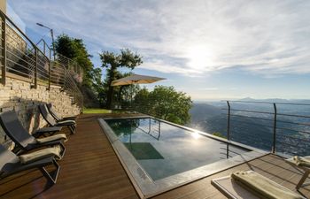 The Lake Vista Holiday Home