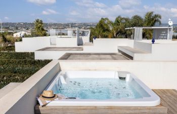 A Golden Realm Holiday Home