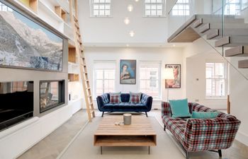 An Elegant Abode Holiday Home