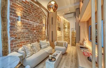 Beams and Bricks Holiday Home