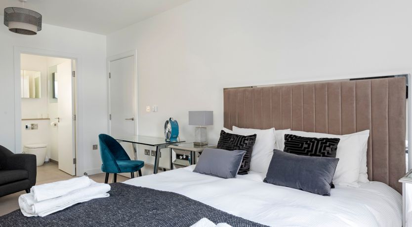 Photo of London Leaves