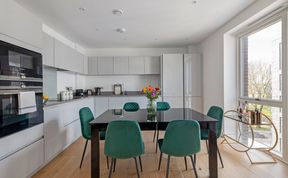 Photo of London Leaves