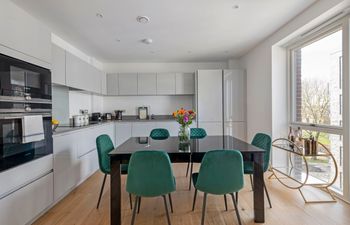 London Leaves Holiday Home