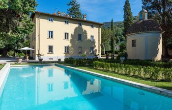 Tuscan Bound Holiday Home