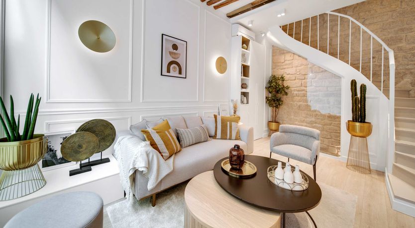 Photo of Between Two Gardens