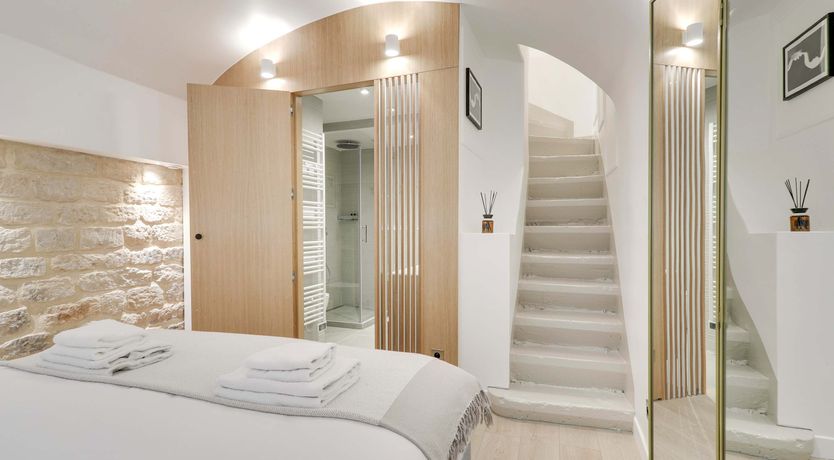 Photo of Between Two Gardens