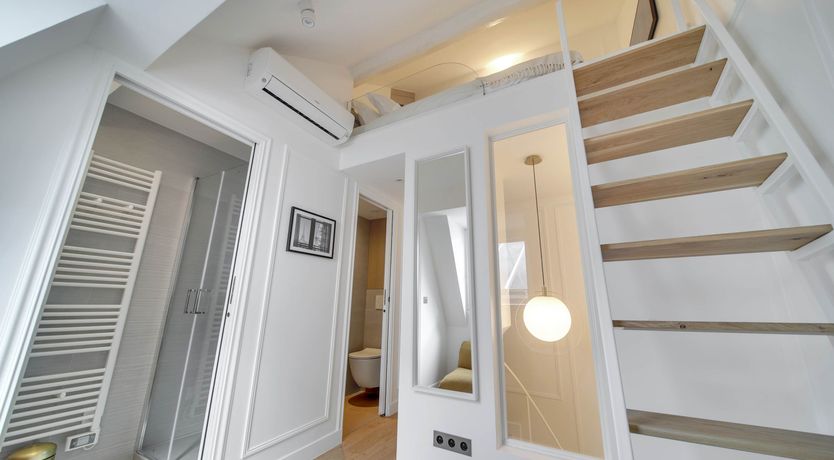 Photo of Between Two Gardens