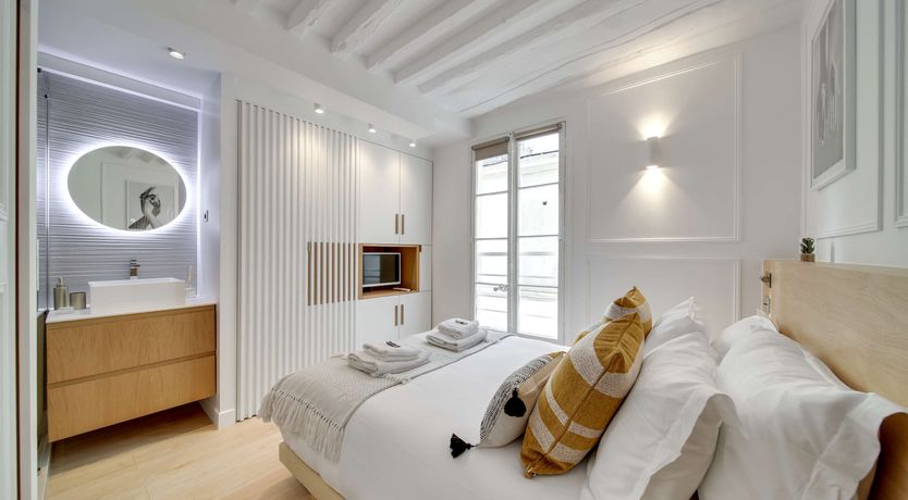 Photo of Between Two Gardens