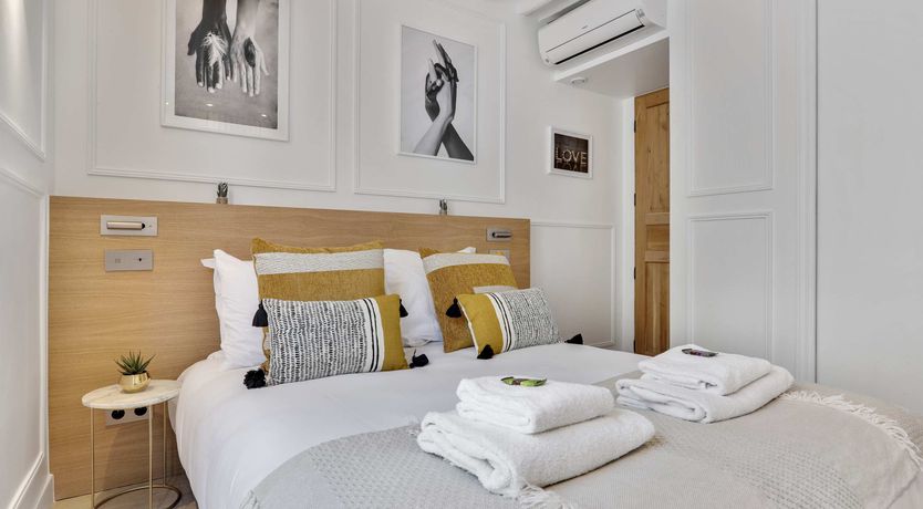 Photo of Between Two Gardens