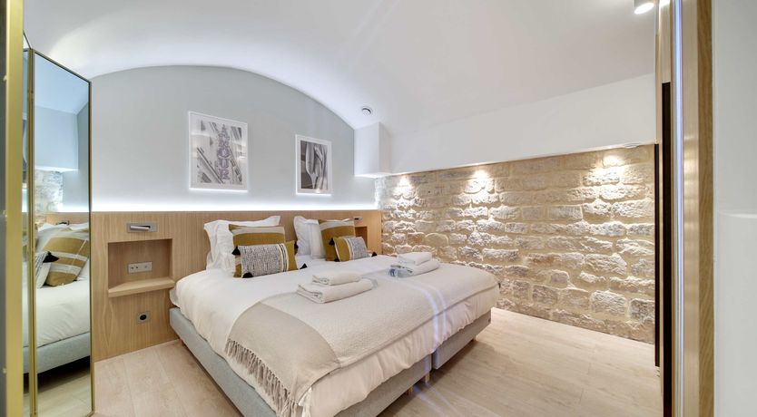 Photo of Between Two Gardens