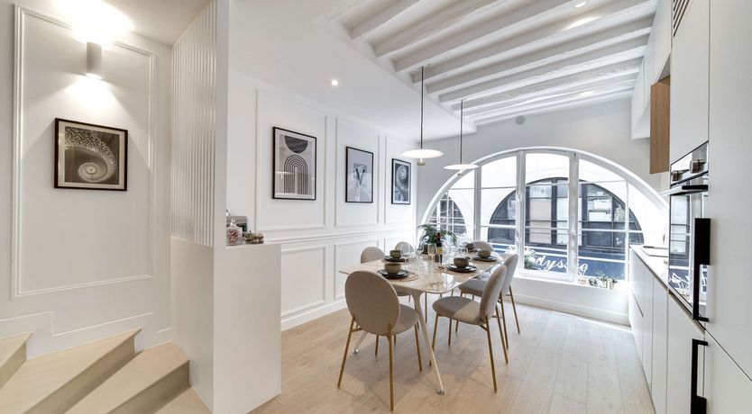 Photo of Between Two Gardens