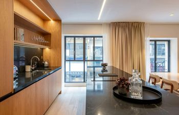 Stylish Parisian Home Holiday Home