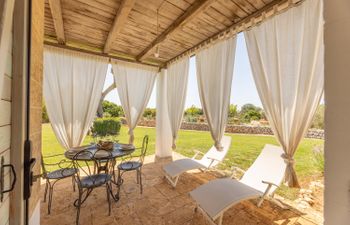 A Sunlit Corner Holiday Home