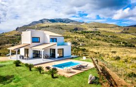 Photo of cliffs-of-scopello