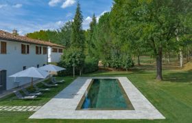 Photo of in-the-tuscan-hills