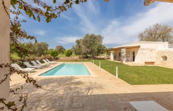 White Hues Holiday Home