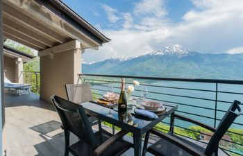 Lake & Timber Holiday Home