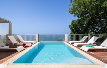 Sea of Charm Holiday Home