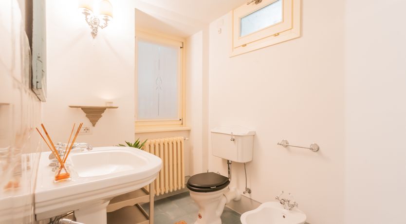 Photo of Lake Como Comfort