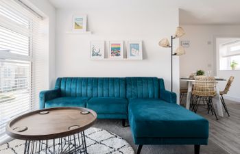 Sapphire Waves Holiday Home