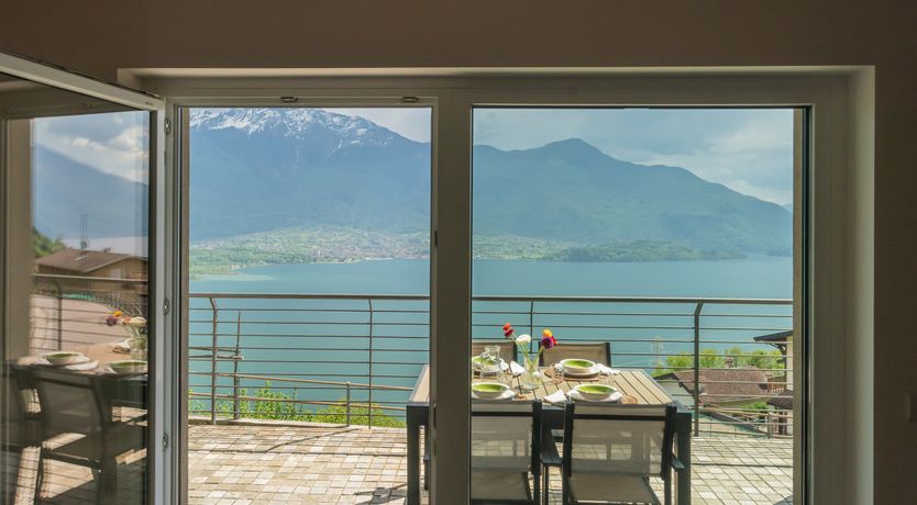 Photo of Lakeside Sunset