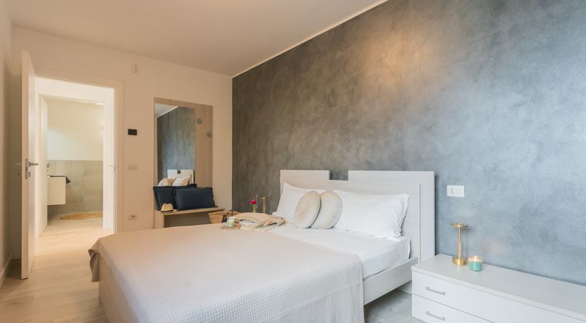 Photo of Lakeside Sunset