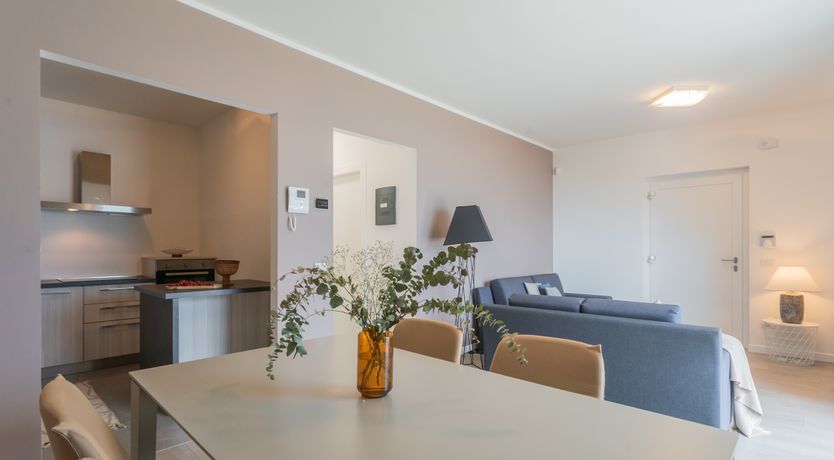 Photo of Lakeside Sunset