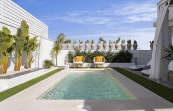 A Garden View Holiday Home