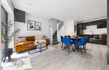 Cobblestone & Brick Holiday Home