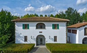 Photo of Sunny Tuscan Garden