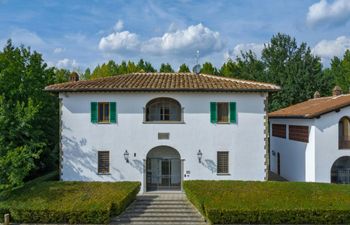 Sunny Tuscan Garden Holiday Home