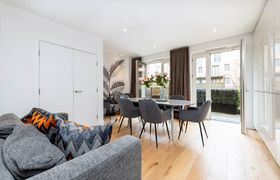 Photo of to-the-riverside