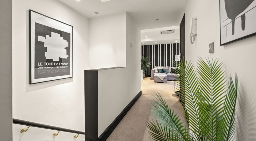 Photo of Marble Arch Hideaway