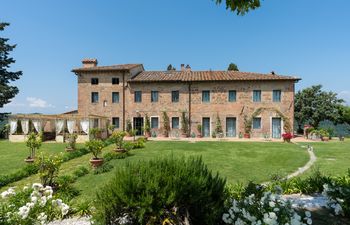 Tuscan Country Escape Holiday Home