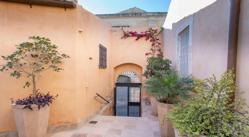 Photo of The Mirrors of Noto